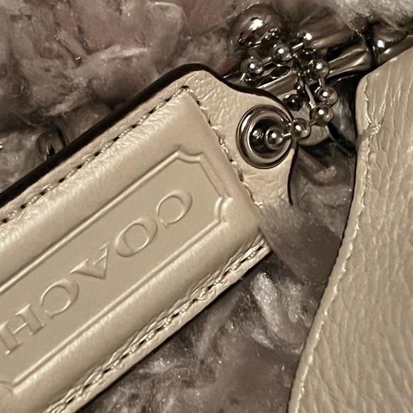 Coach Purse like brand new very immaculately clean - Picture 7 of 13
